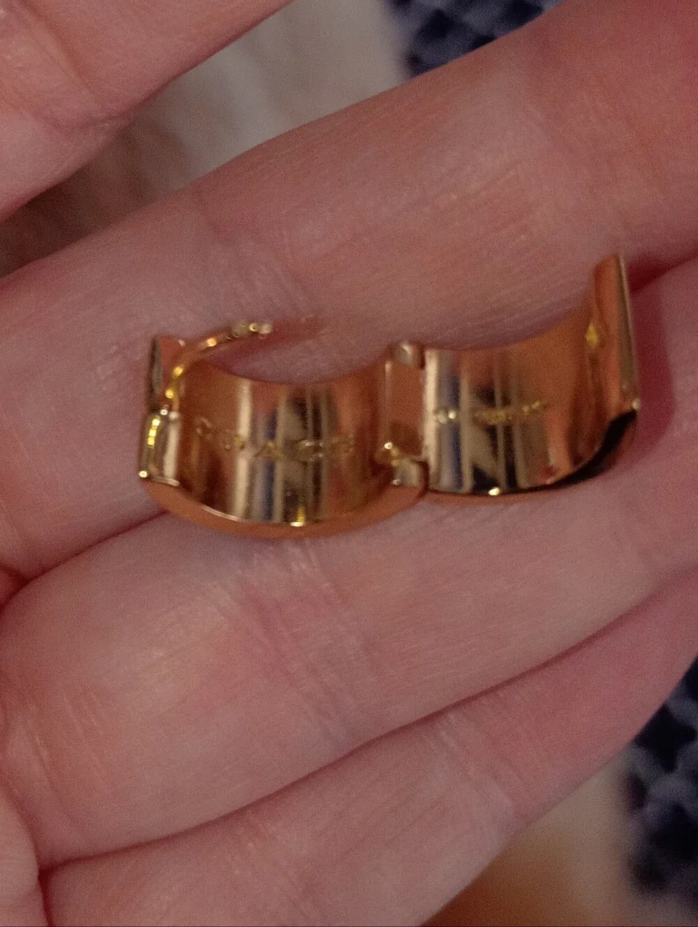 COACH Black and Gold Signature C-Logo Hoop Earrings New - Picture 4 of 5